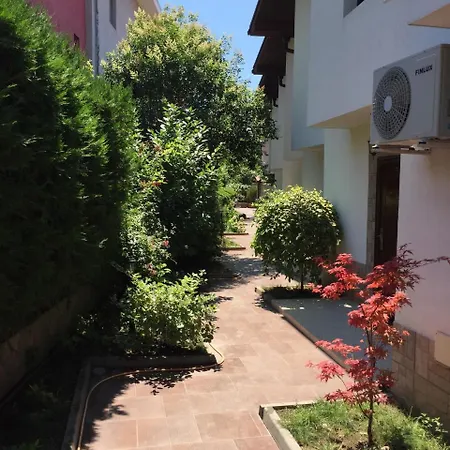 Semesterbostad The White Complex *