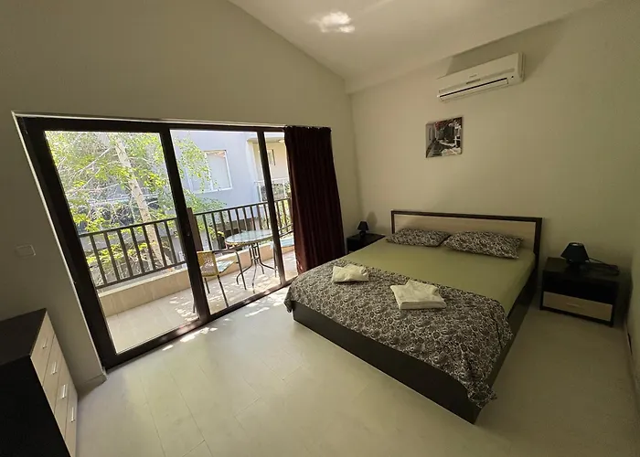 The White Complex * ネセバル