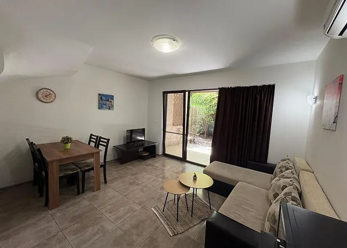 The White Complex 別荘