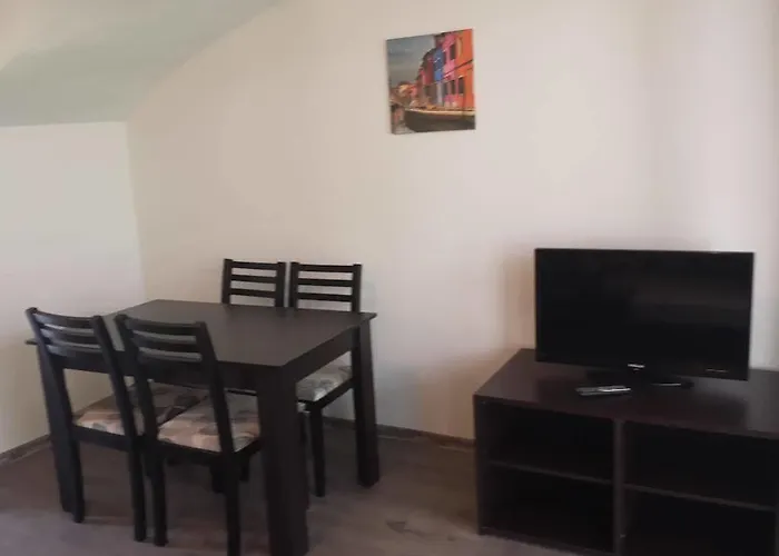 別荘 The White Complex